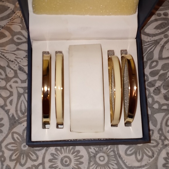 Accessories - Womens bracelets